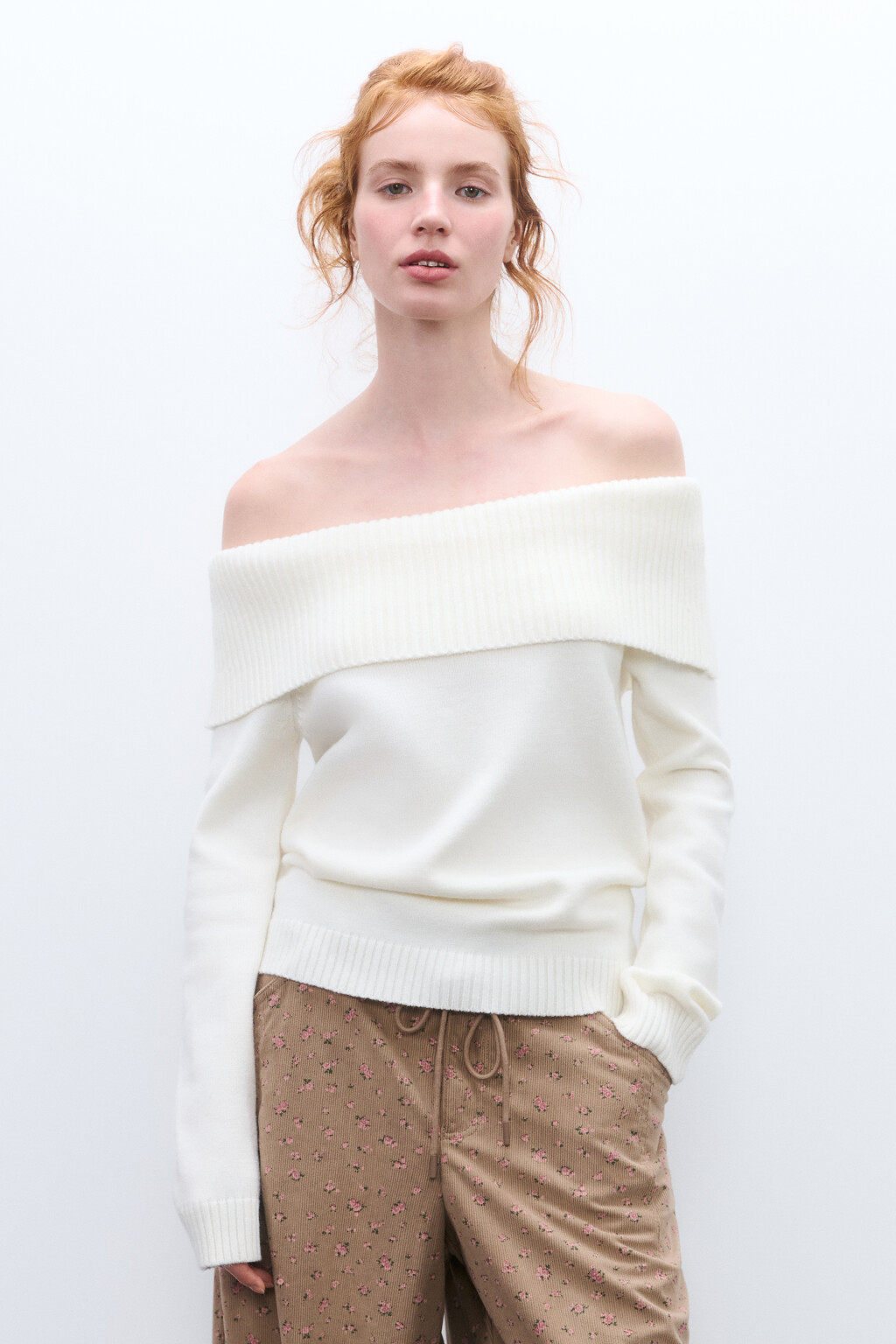 Джемпер вязаный с открытыми плечами - цвет молочный - 2