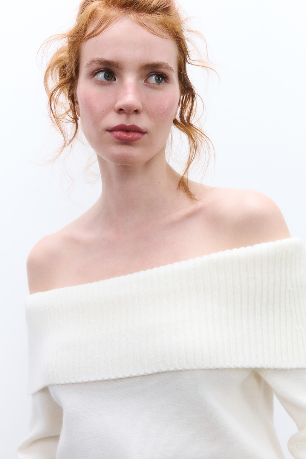 Джемпер вязаный с открытыми плечами - цвет молочный - 5