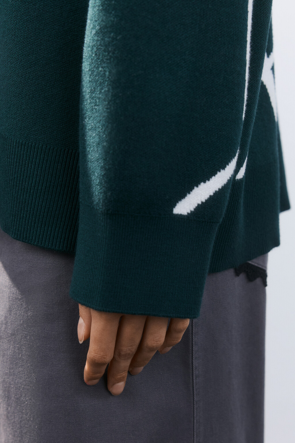 Джемпер вязаный с вышивкой и принтом - цвет зеленый - 6