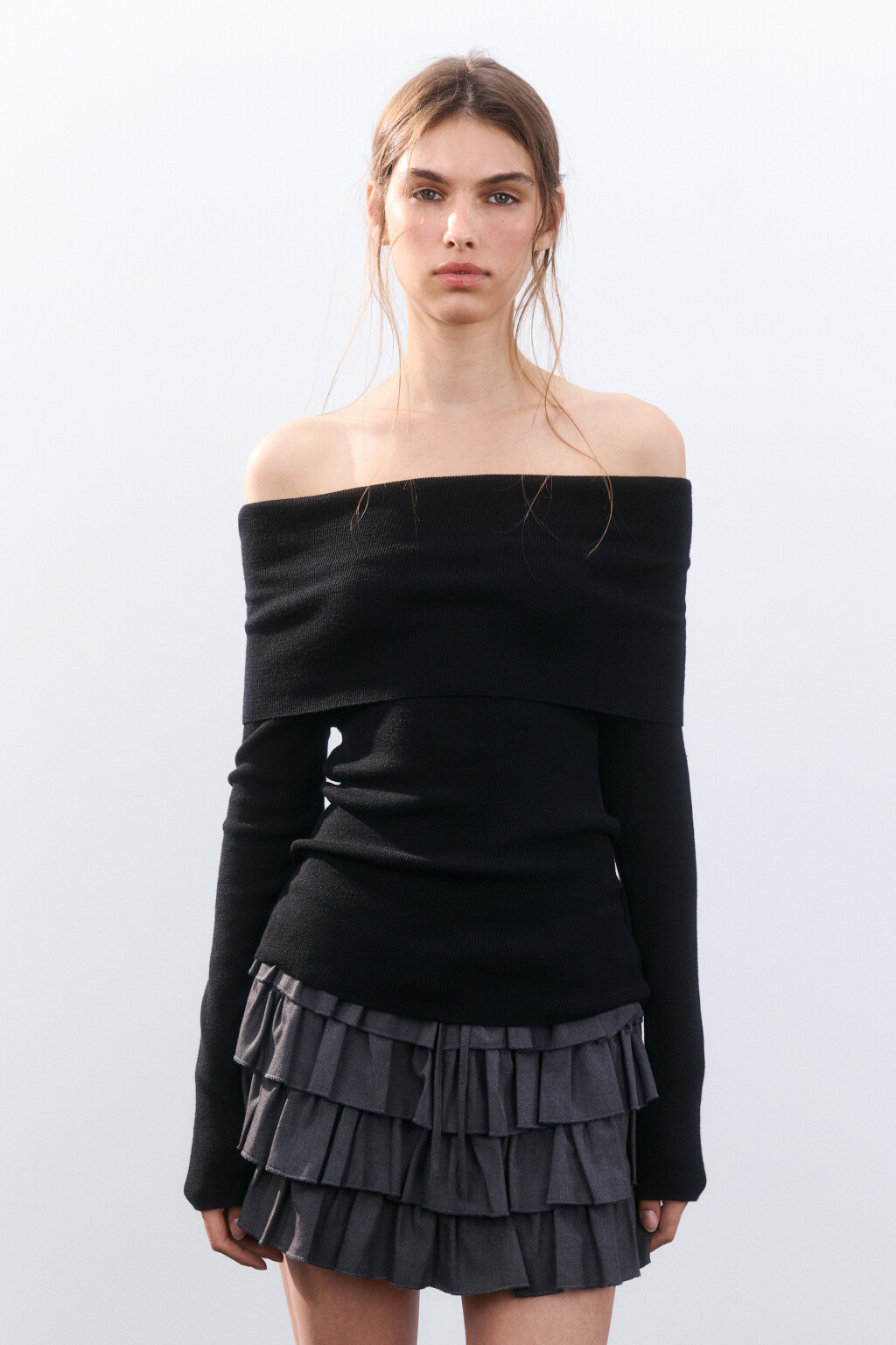 Джемпер облегающий с открытыми плечами - цвет черный - 2