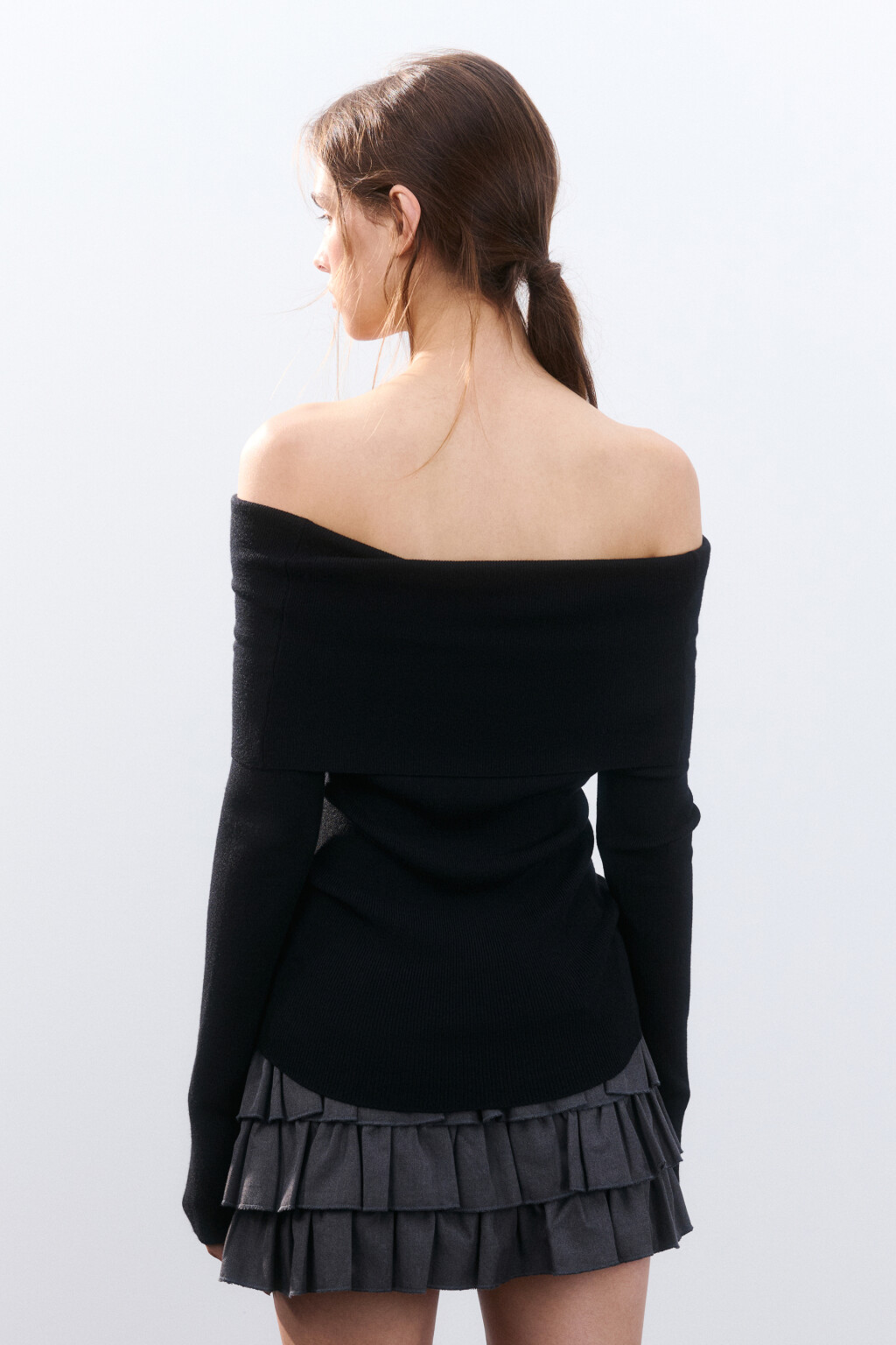 Джемпер облегающий с открытыми плечами - цвет черный - 3