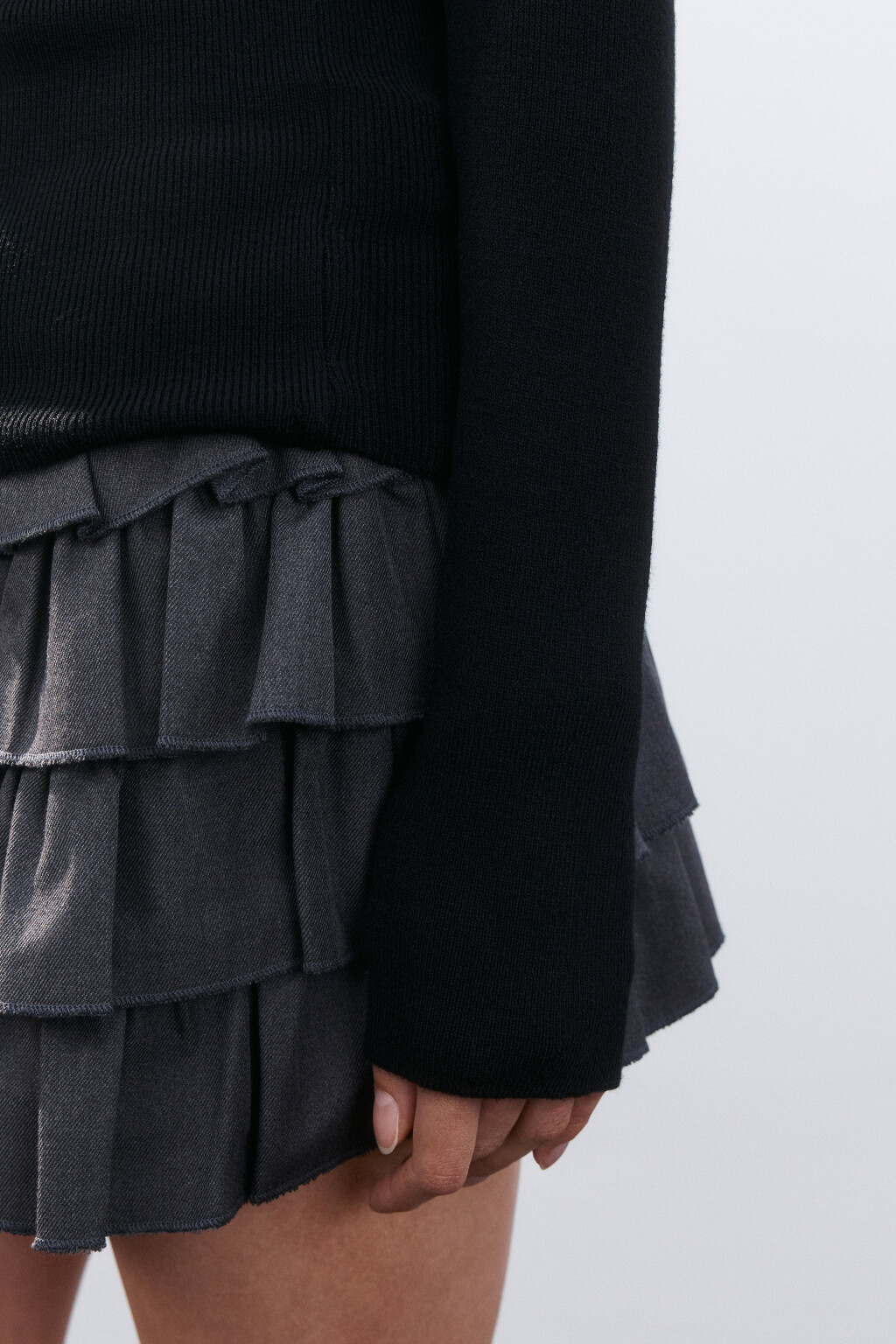 Джемпер облегающий с открытыми плечами - цвет черный - 6