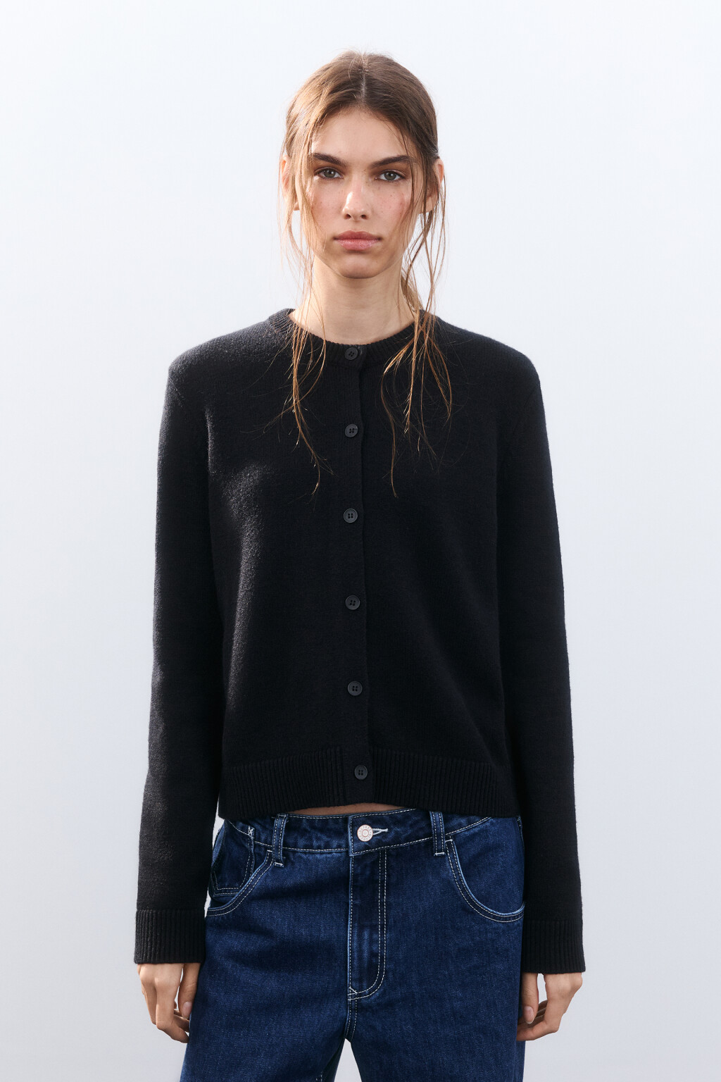 Кардиган на пуговицах с вышивкой - цвет черный - 2