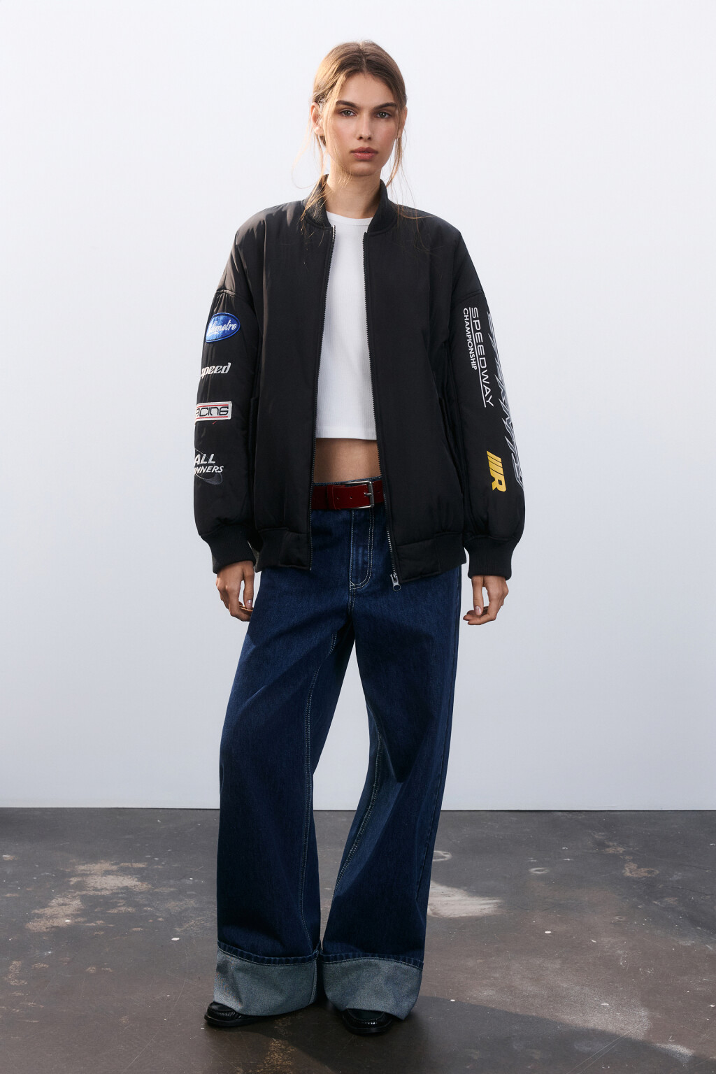 Куртка-бомбер oversize с принтом - цвет черный - 4