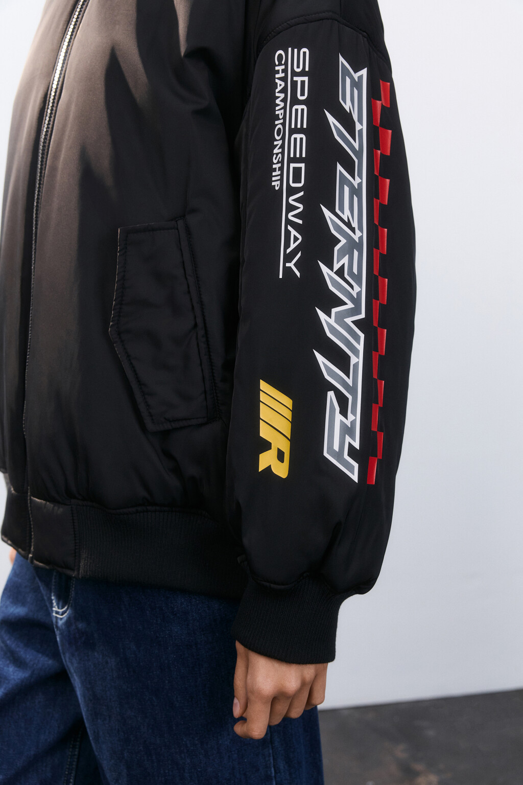 Куртка-бомбер oversize с принтом - цвет черный - 6