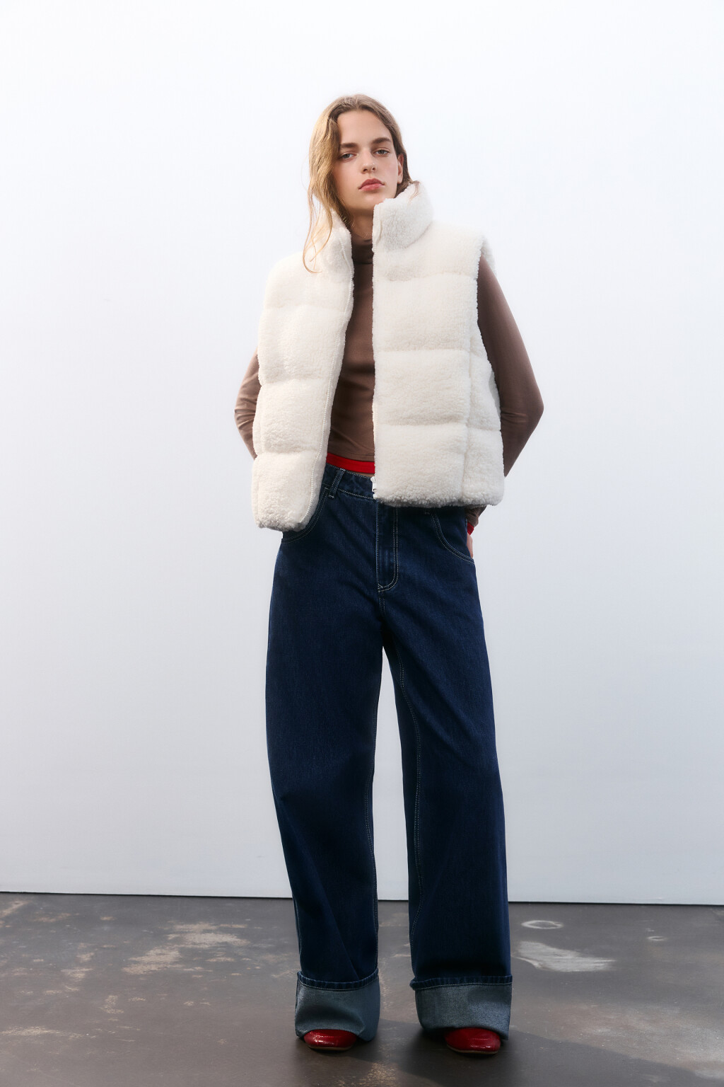 Жилет плюшевый утепленный - цвет молочный - 4