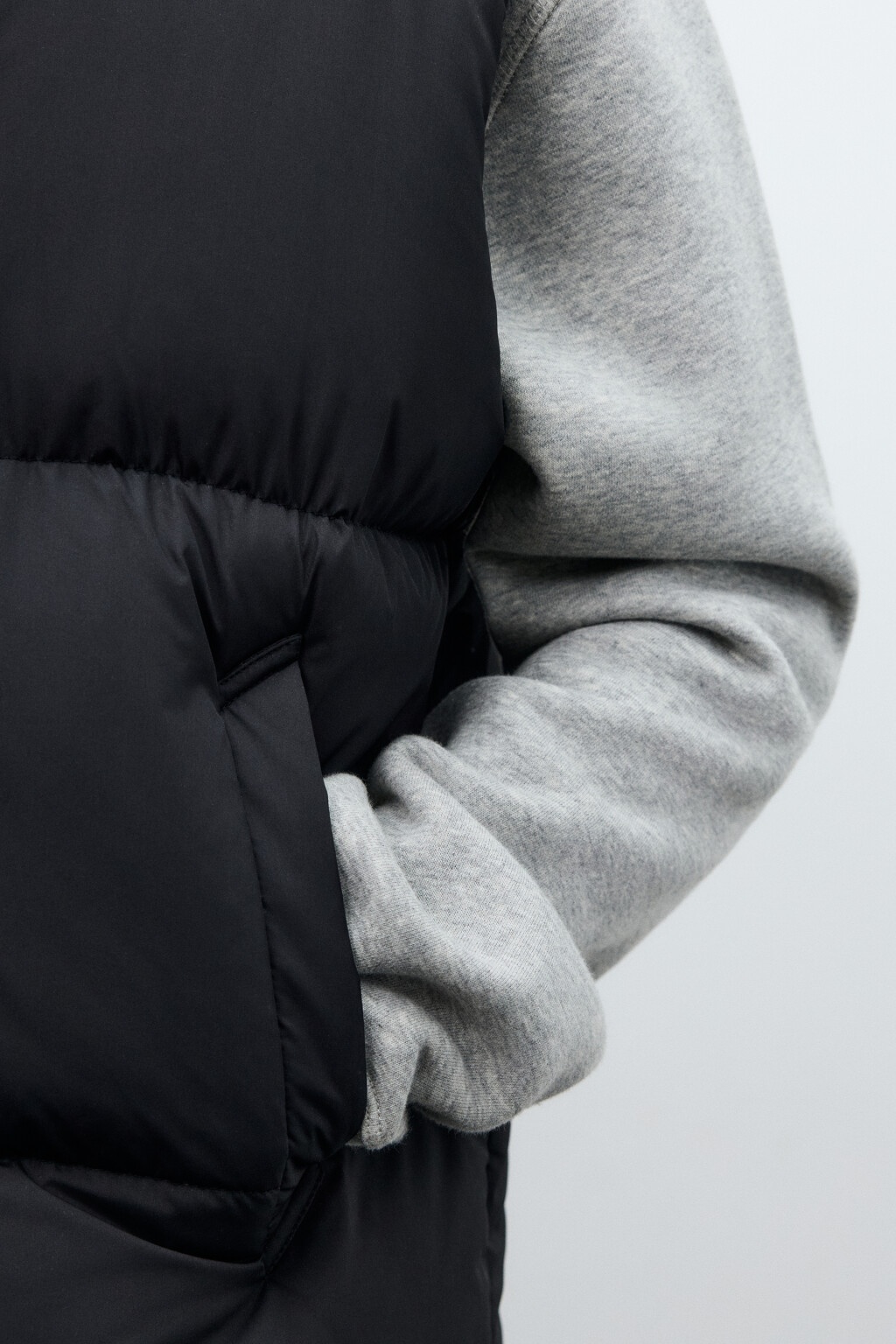 Жилет стеганый на утеплителе - цвет черный - 7