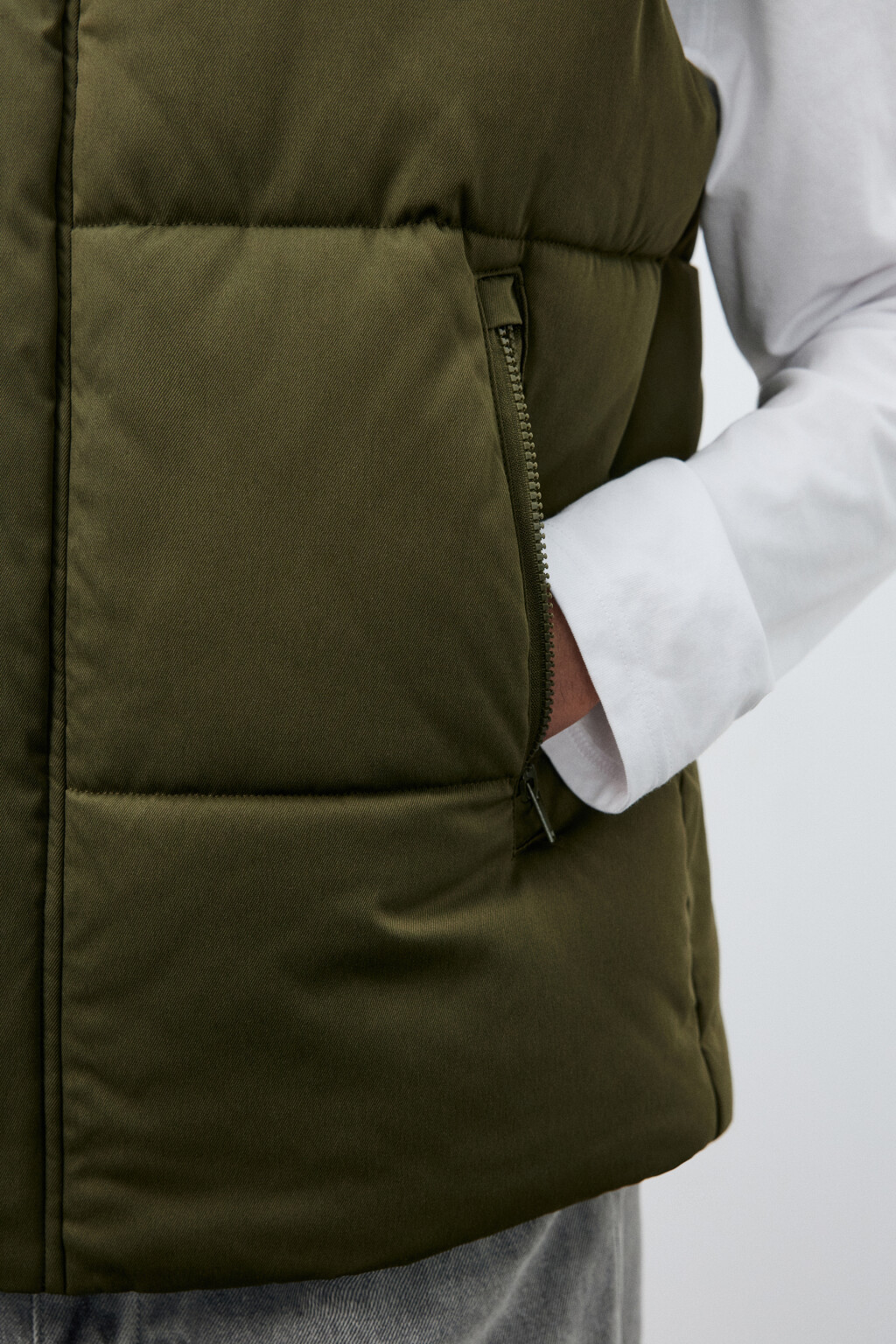 Жилет стеганый с капюшоном - цвет зеленый - 6