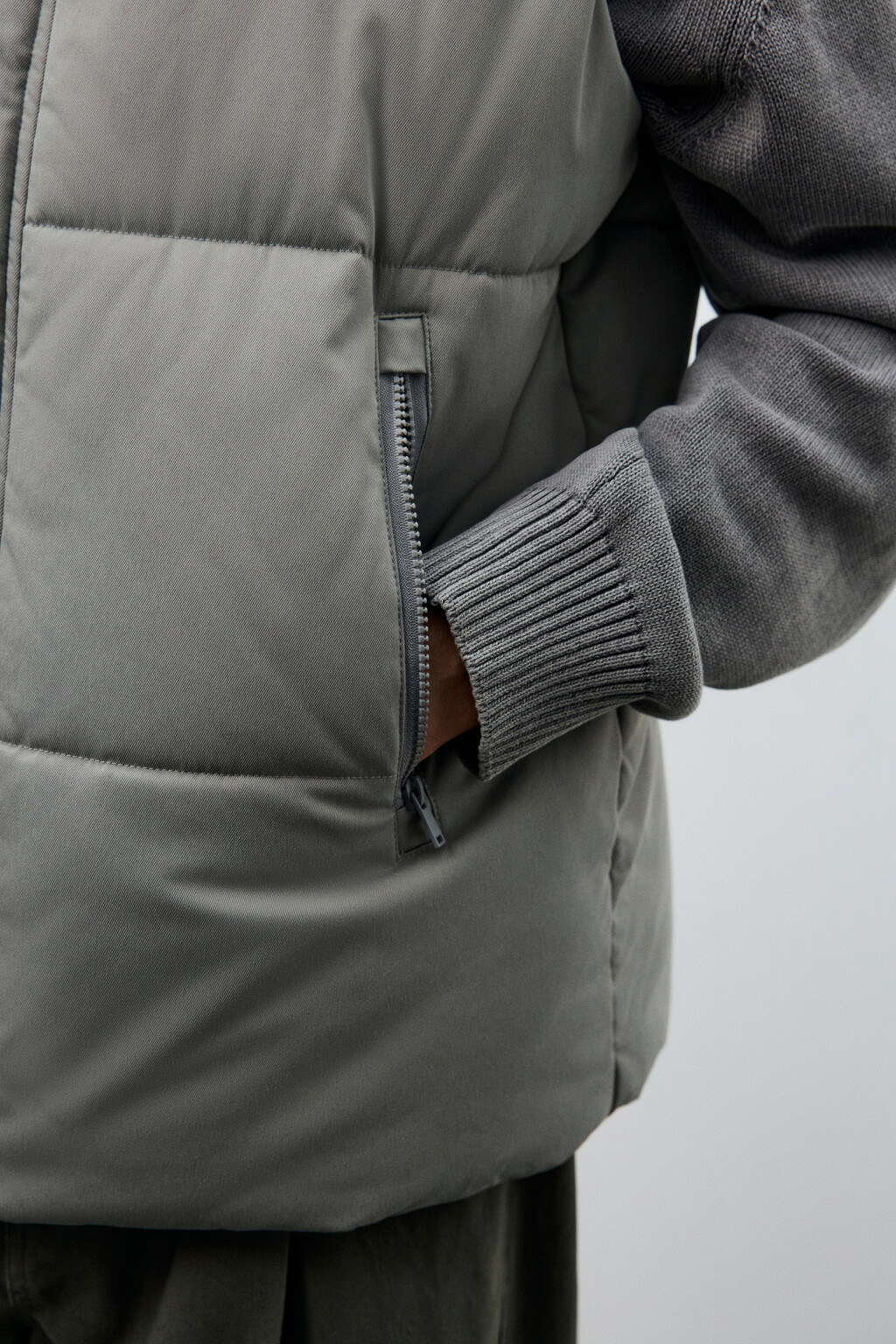 Жилет стеганый с капюшоном - цвет серый - 7