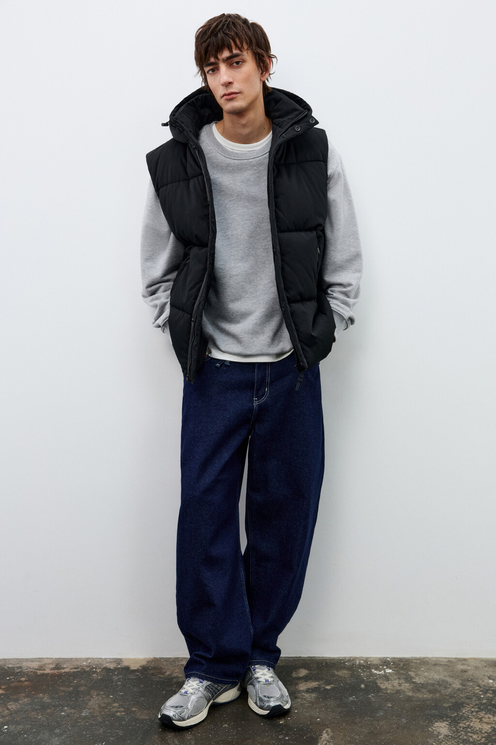 Жилет стеганый с капюшоном - цвет черный - 1