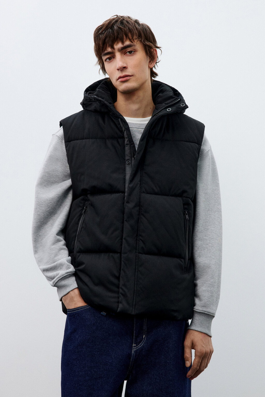 Жилет стеганый с капюшоном - цвет черный - 2