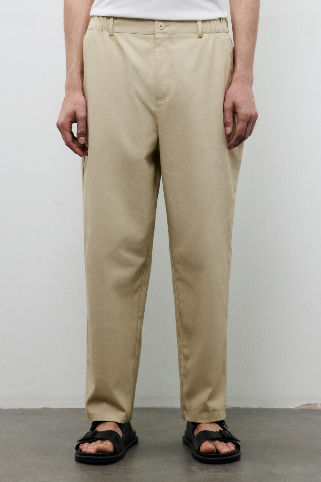 Брюки зауженные из хлопка - цвет бежевый - 2