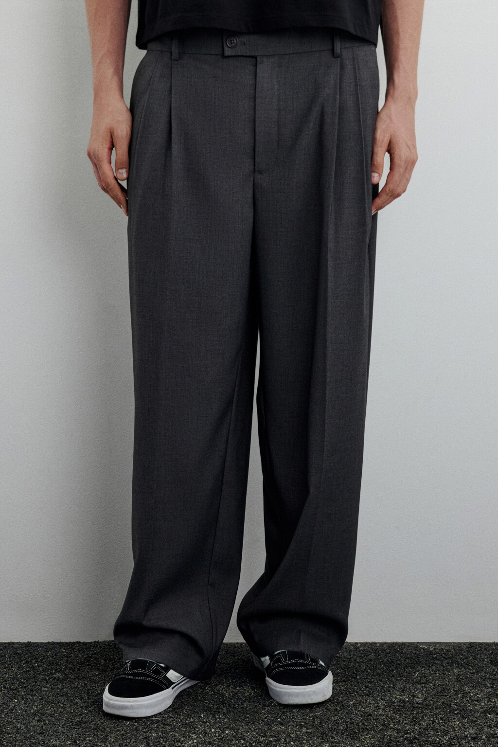 Брюки широкие костюмные со стрелками - цвет серый - 2