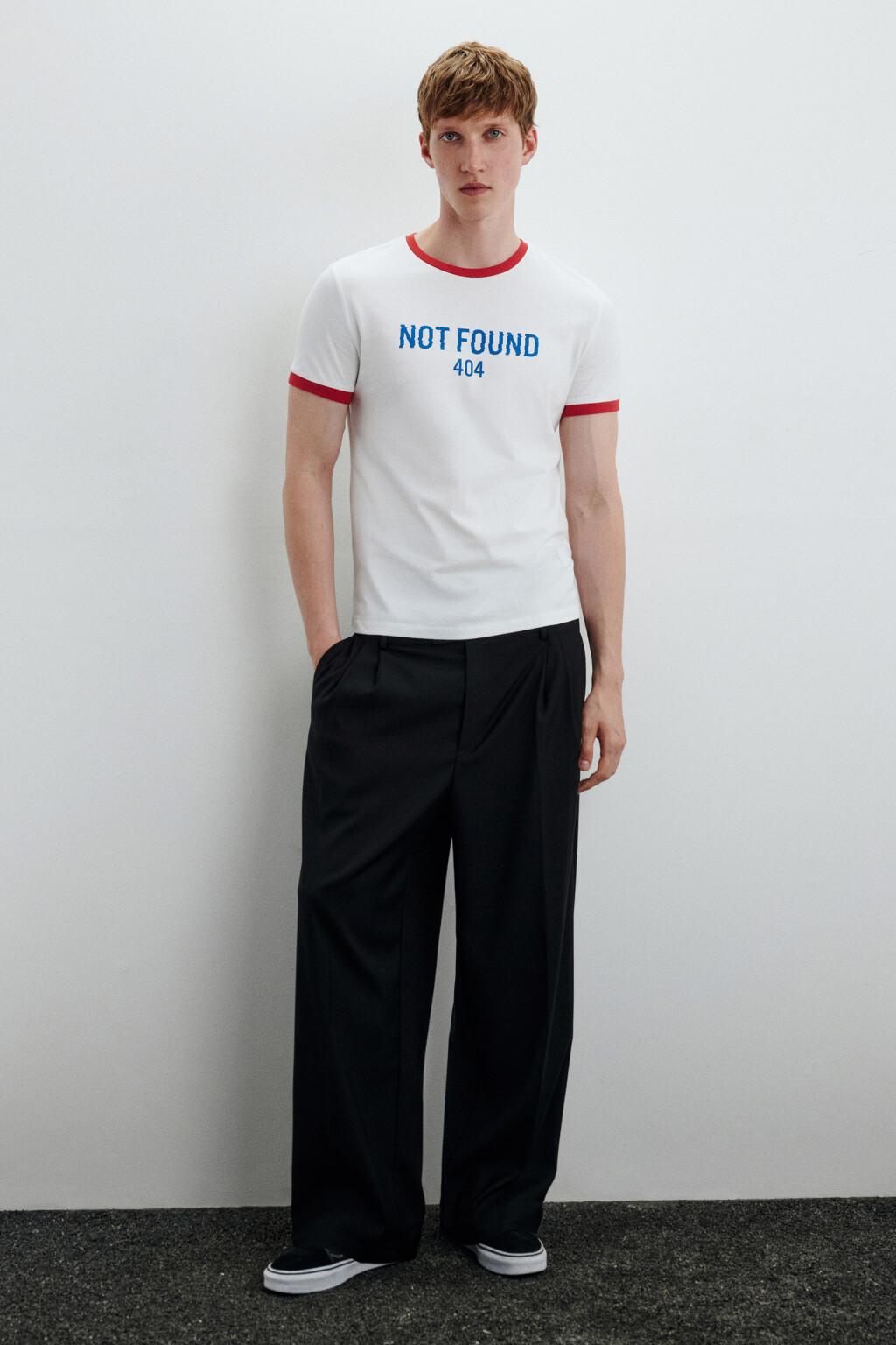 Брюки широкие костюмные со стрелками - цвет черный - 4