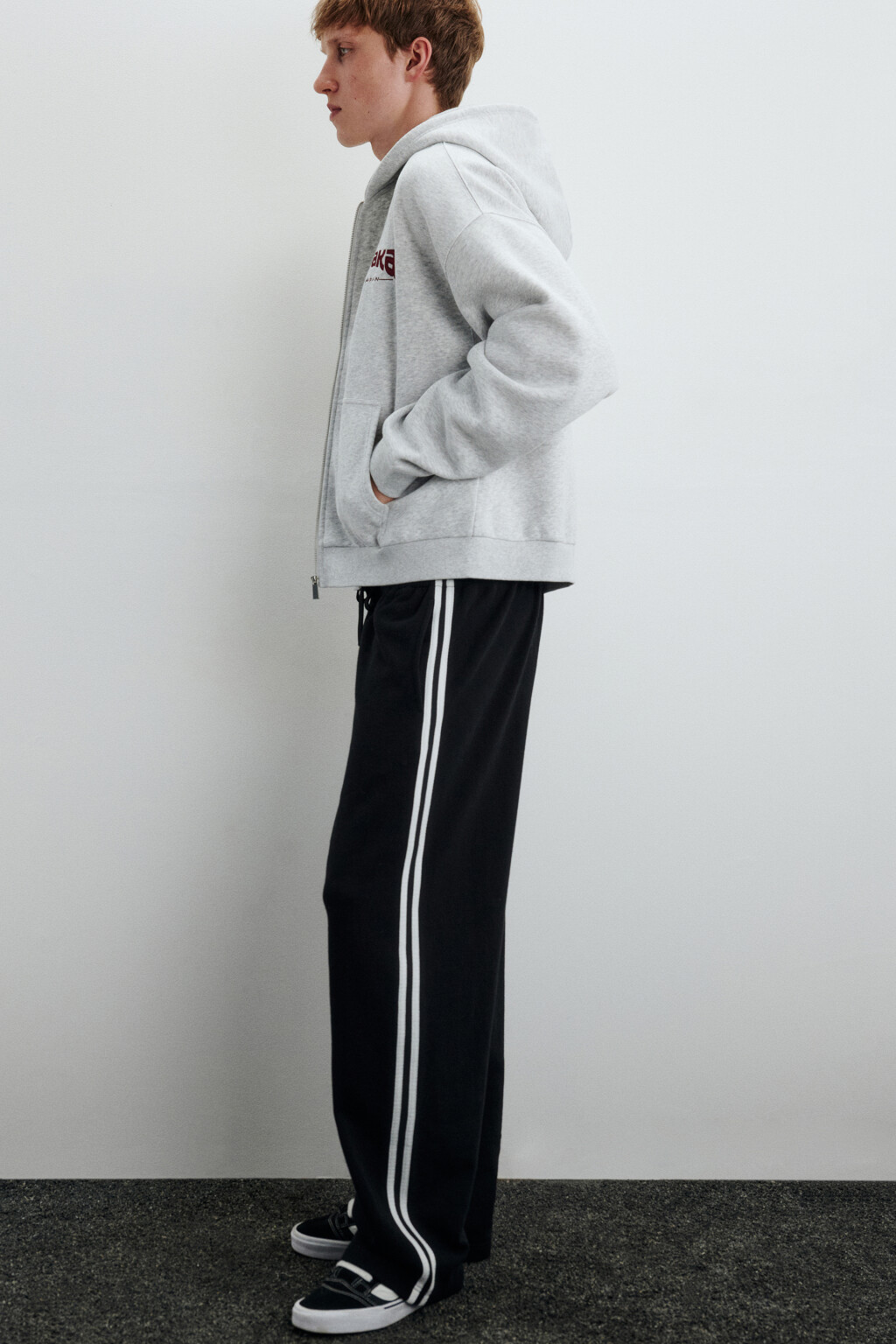 Брюки трикотажные с лампасами - цвет черный - 2