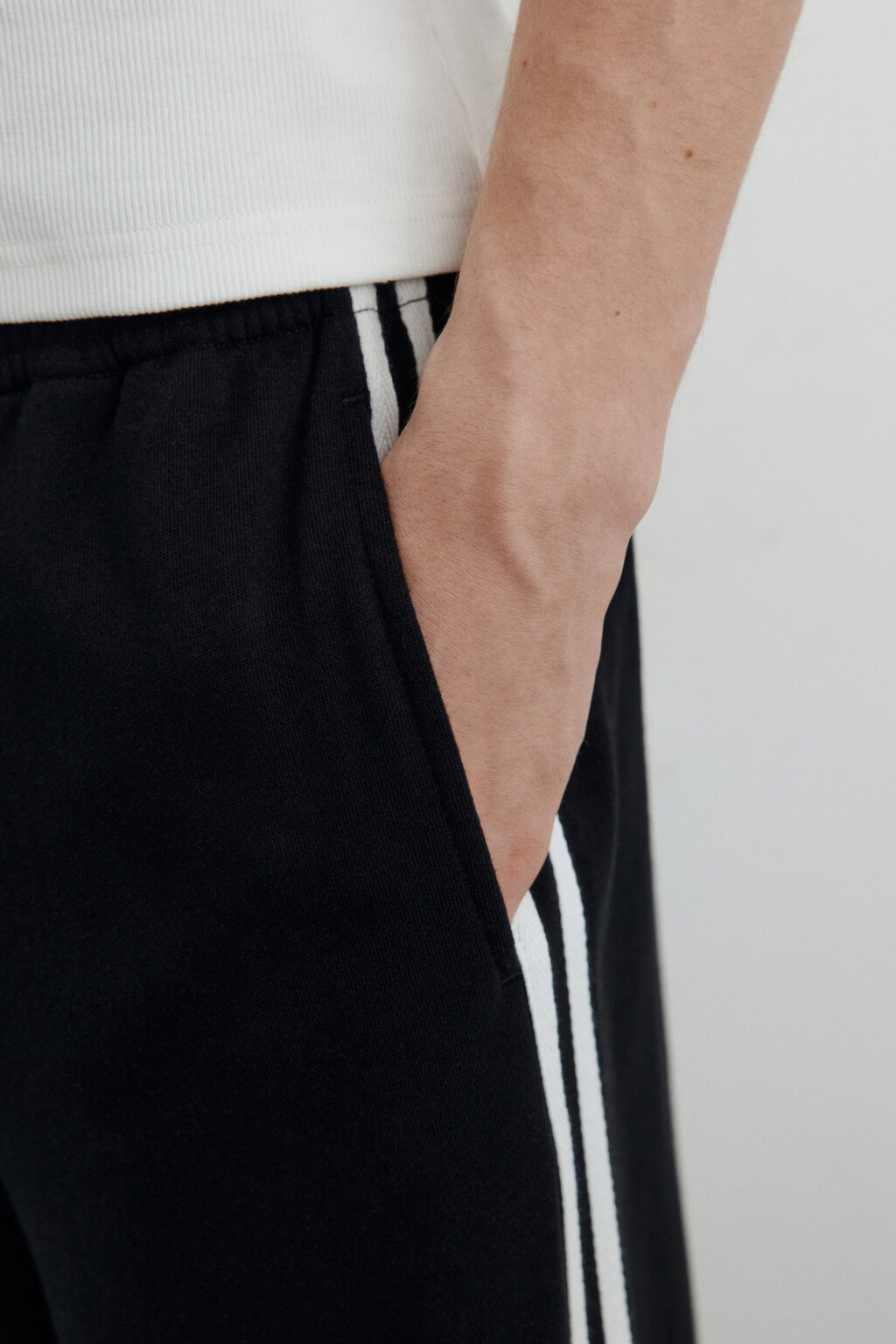 Брюки трикотажные с лампасами - цвет черный - 7