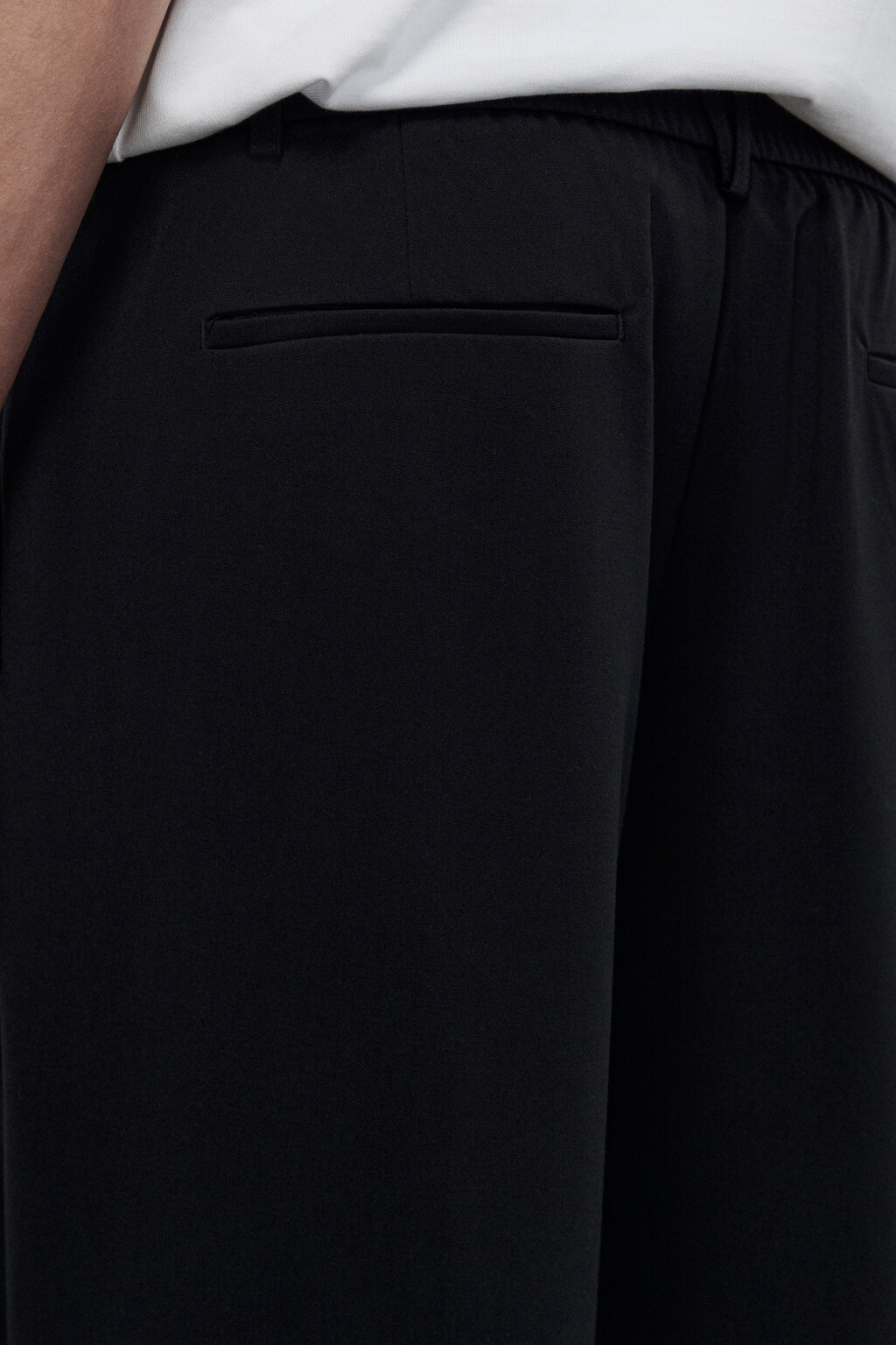Брюки костюмные со складками на поясе - цвет черный - 6