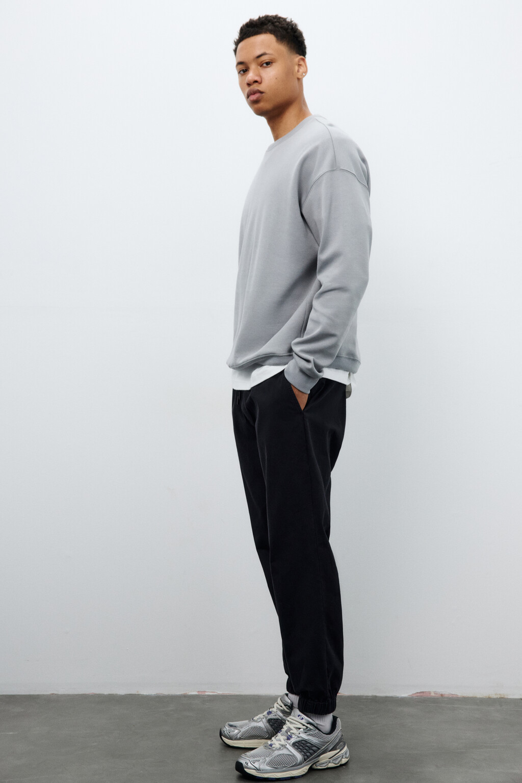 Брюки-джоггеры из хлопкового текстиля - цвет черный - 2