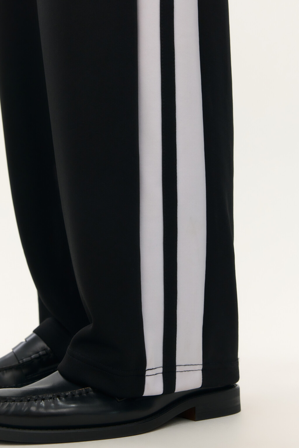 Брюки трикотажные с лампасами - цвет черный - 6