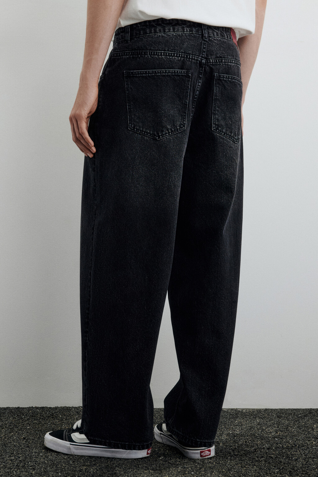 Джинсы широкие с принтом - цвет черный - 4