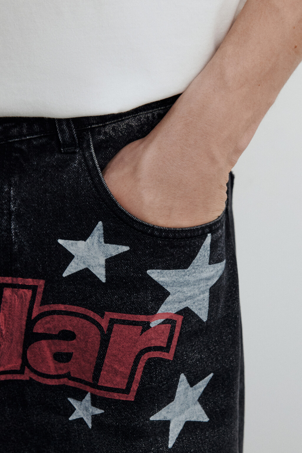 Джинсы широкие с принтом - цвет черный - 7