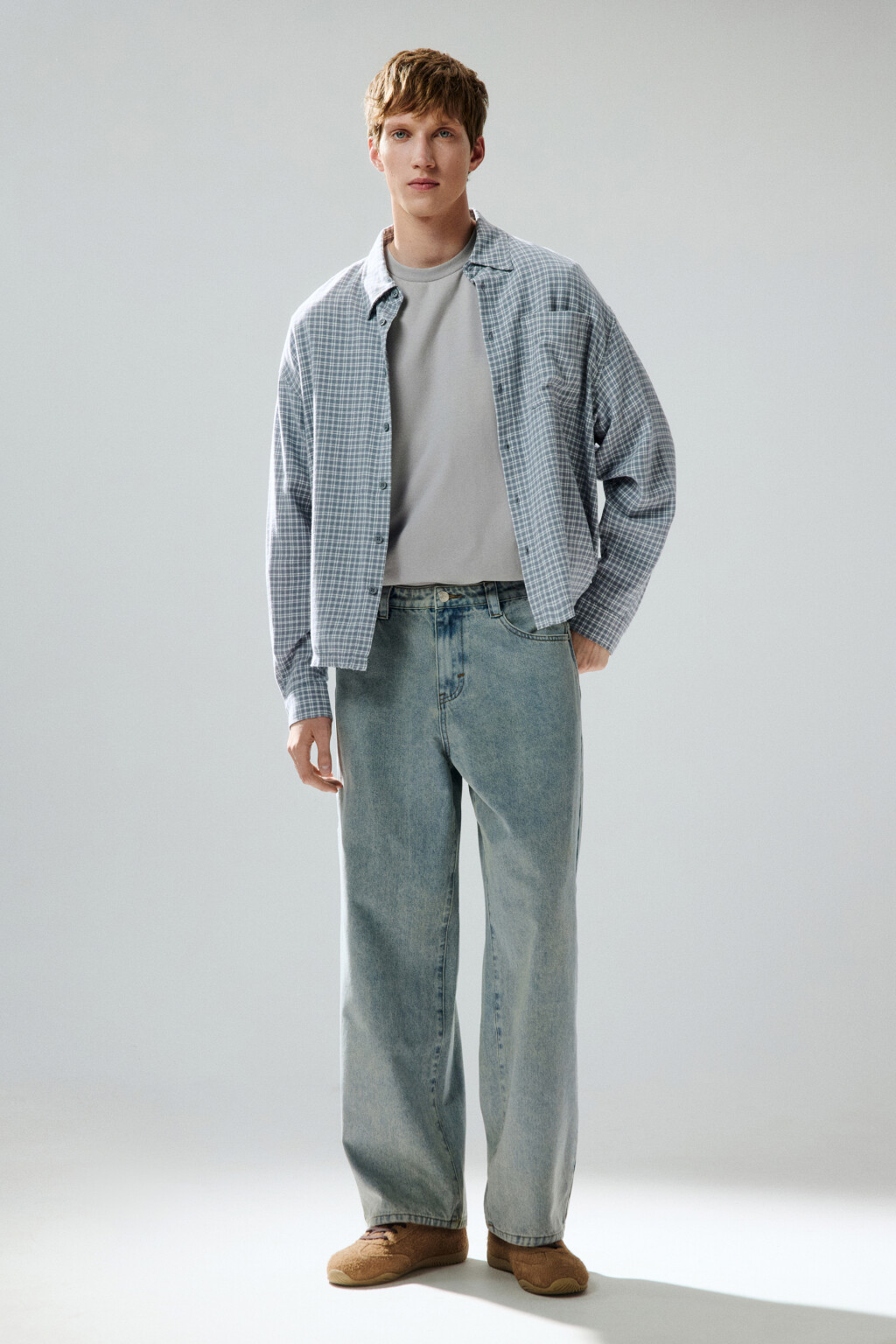 Джинсы широкие с вареным эффектом - цвет голубой - 4