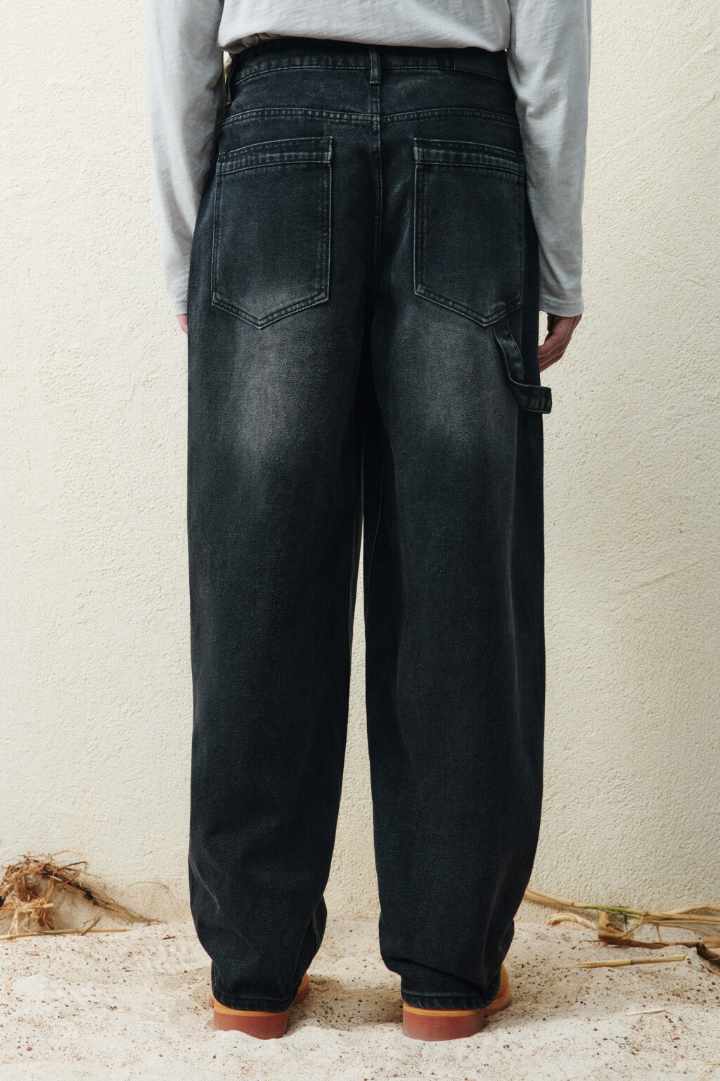 Джинсы baggy fit с декоративной петлей - цвет черный - 4