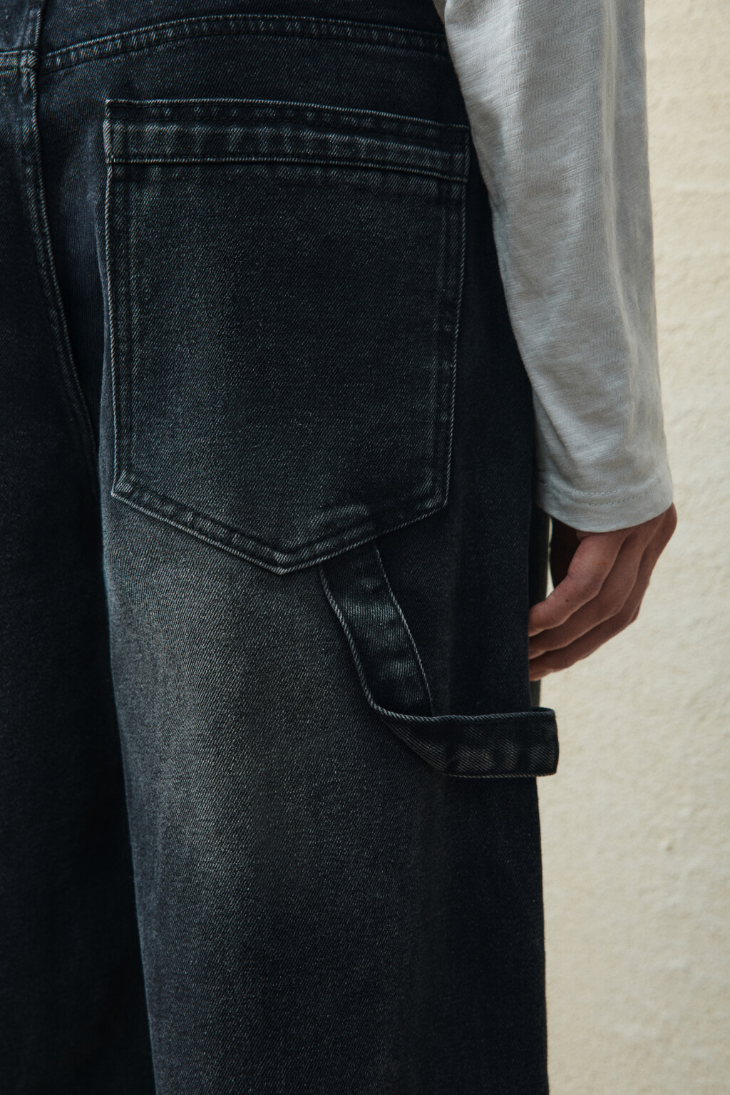 Джинсы baggy fit с декоративной петлей - цвет черный - 6