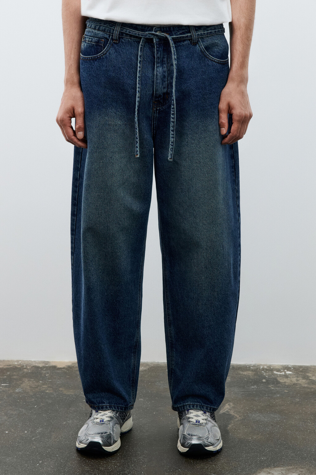 Джинсы baggy fit с поясом-шнурком - цвет синий - 2