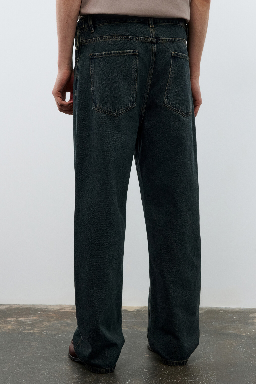 Джинсы прямые со вшитым ремешком - цвет серый - 3