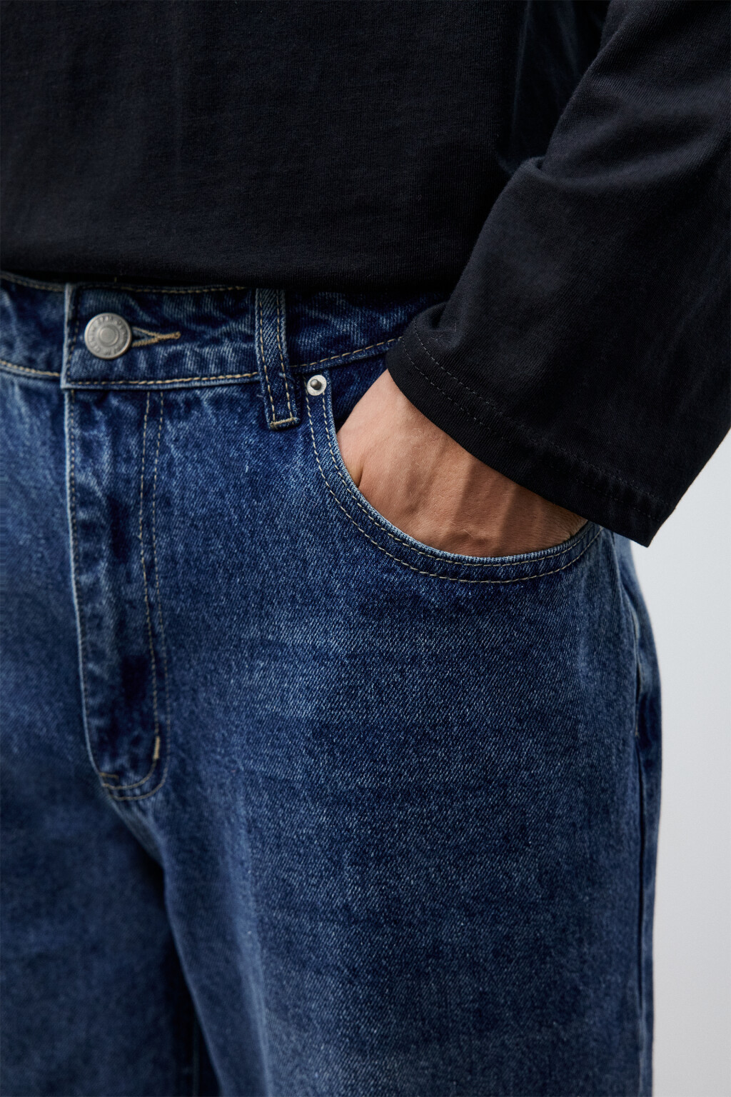 Джинсы зауженные с вареным эффектом - цвет голубой - 6