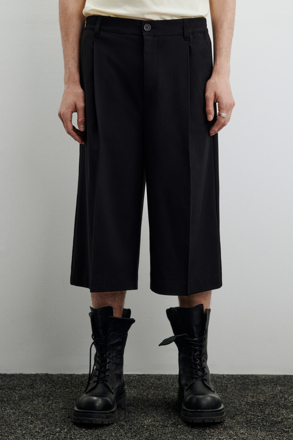 Шорты-бермуды костюмные широкие - цвет черный - 2