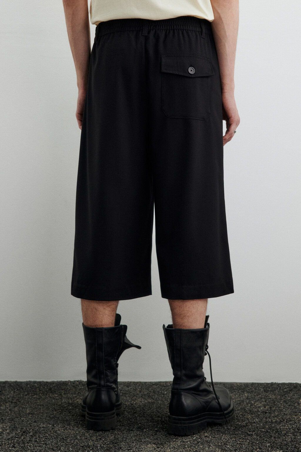 Шорты-бермуды костюмные широкие - цвет черный - 3