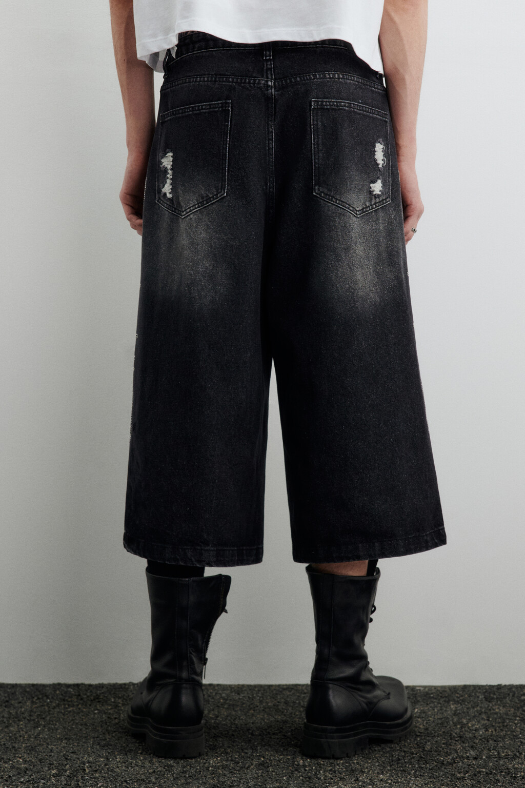 Джортсы рваные со стразами - цвет серый - 3