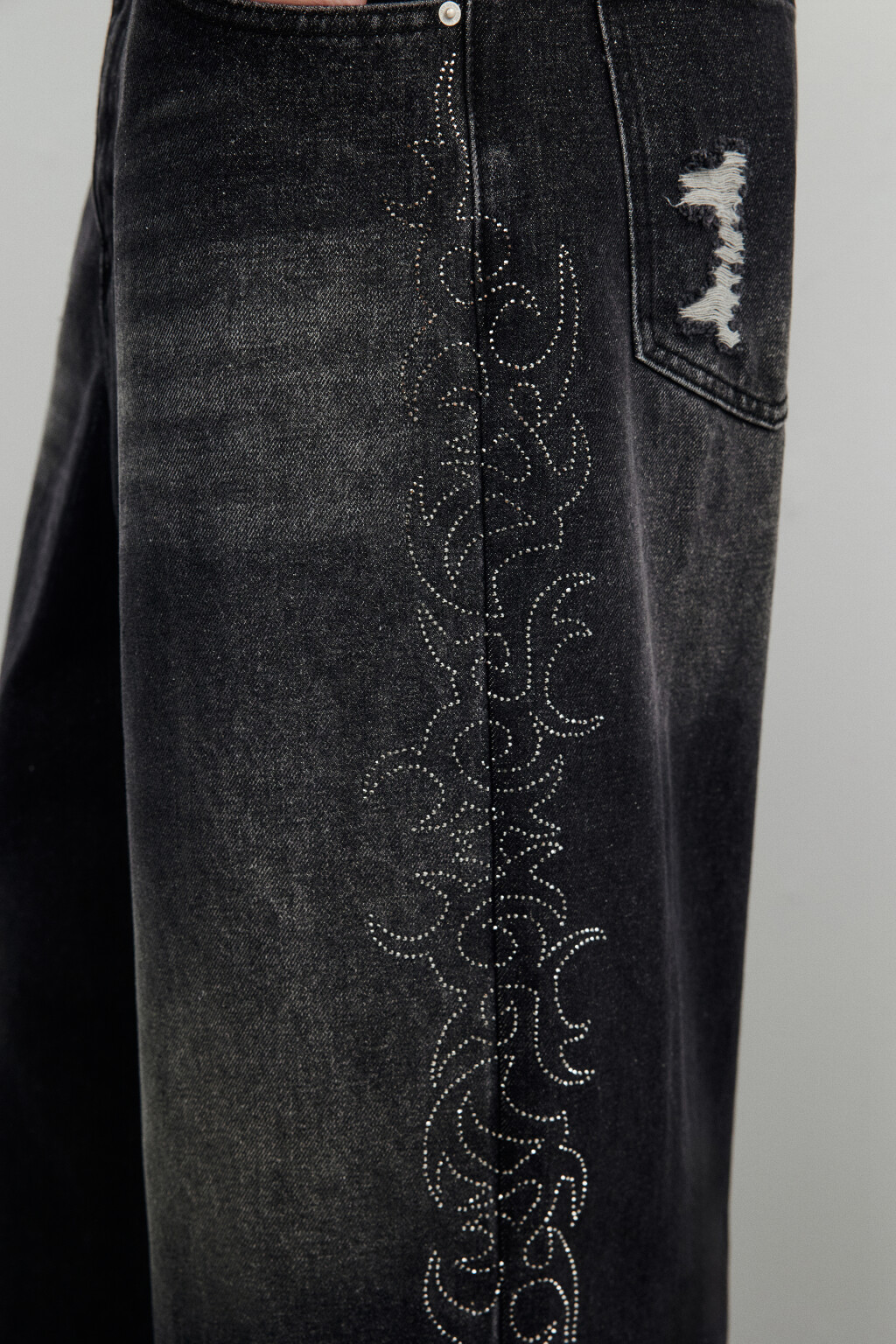 Джортсы рваные со стразами - цвет серый - 4