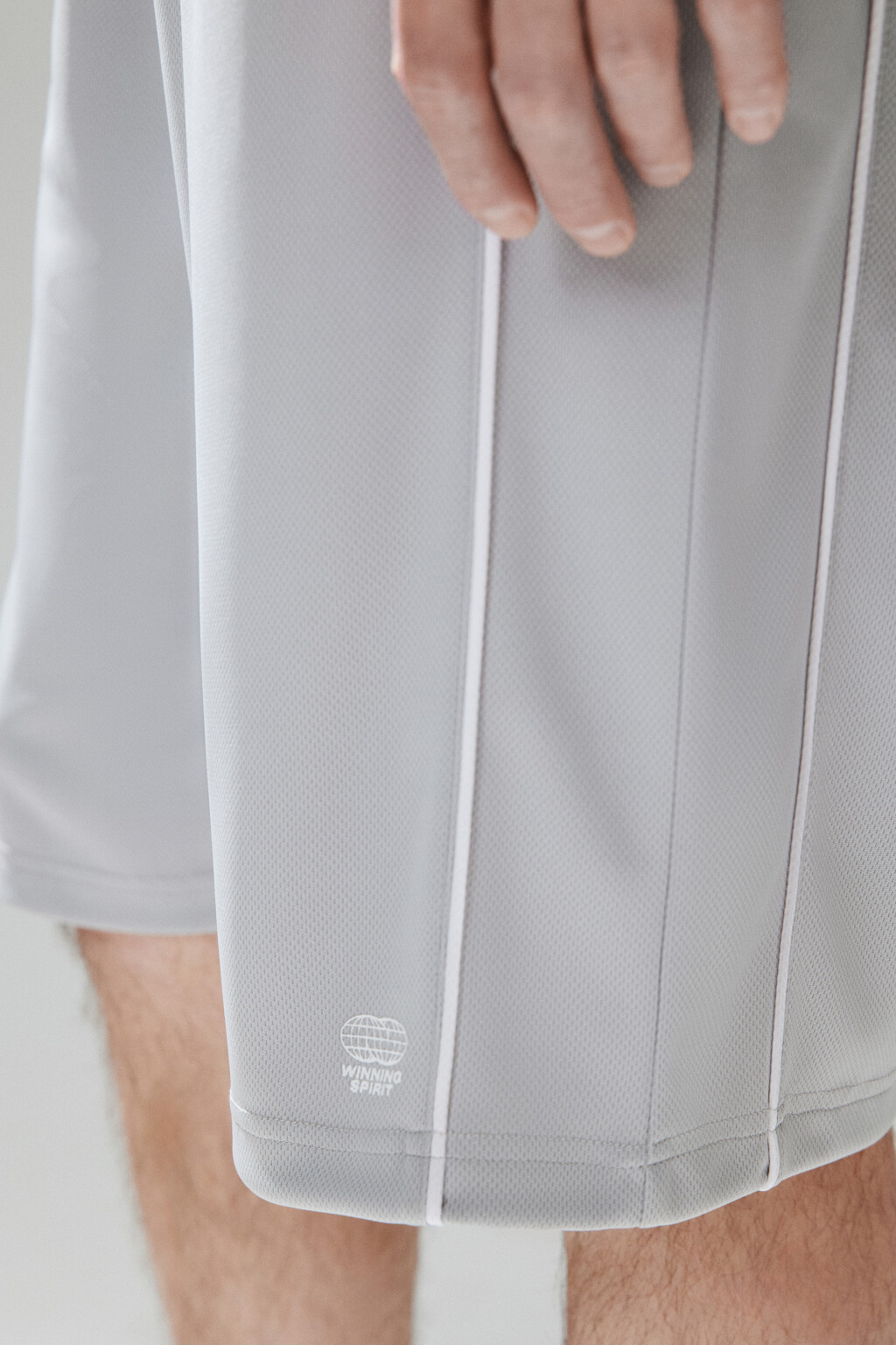 Шорты спортивные из сетки с лампасами - цвет серый - 6