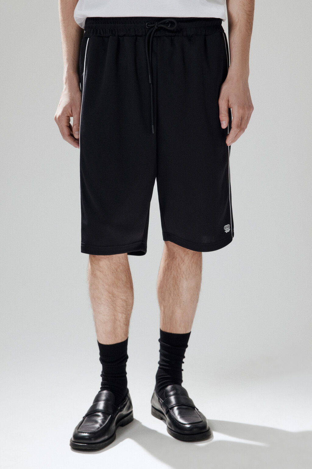 Шорты спортивные из сетки с лампасами - цвет черный - 2