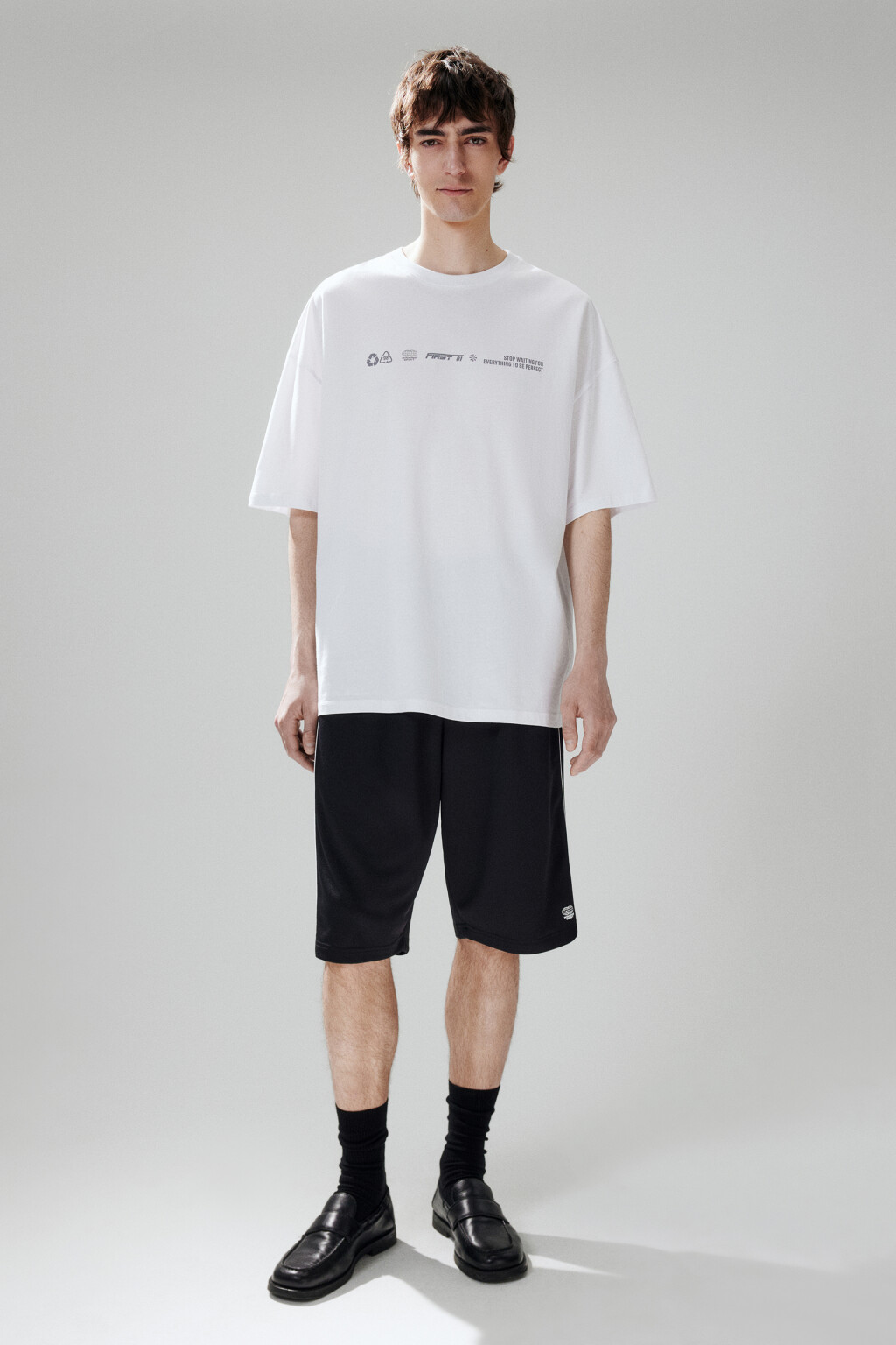 Шорты спортивные из сетки с лампасами - цвет черный - 4