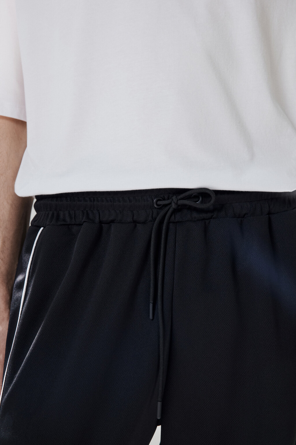 Шорты спортивные из сетки с лампасами - цвет черный - 5