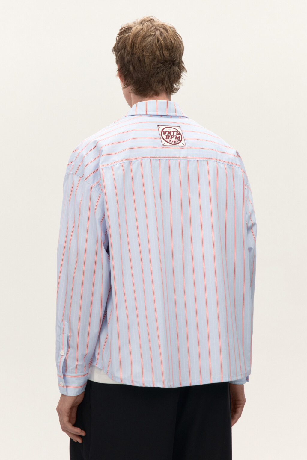 Рубашка oversize в полоску с нашивкой - цвет голубой - 4