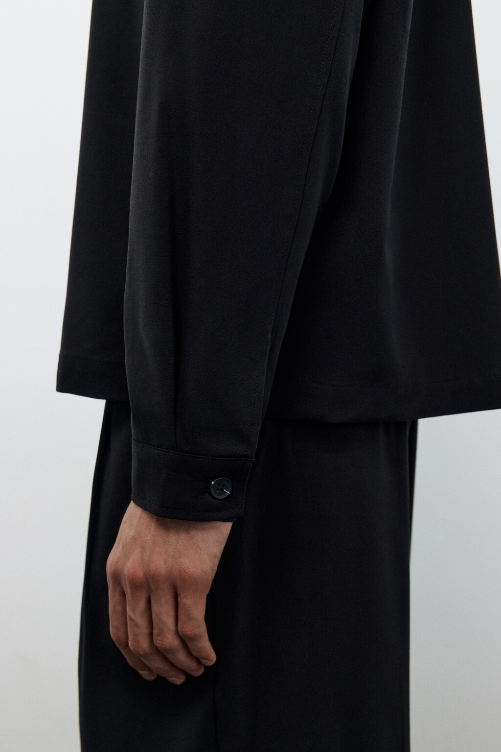 Рубашка-овершот с накладными карманами - цвет черный - 6