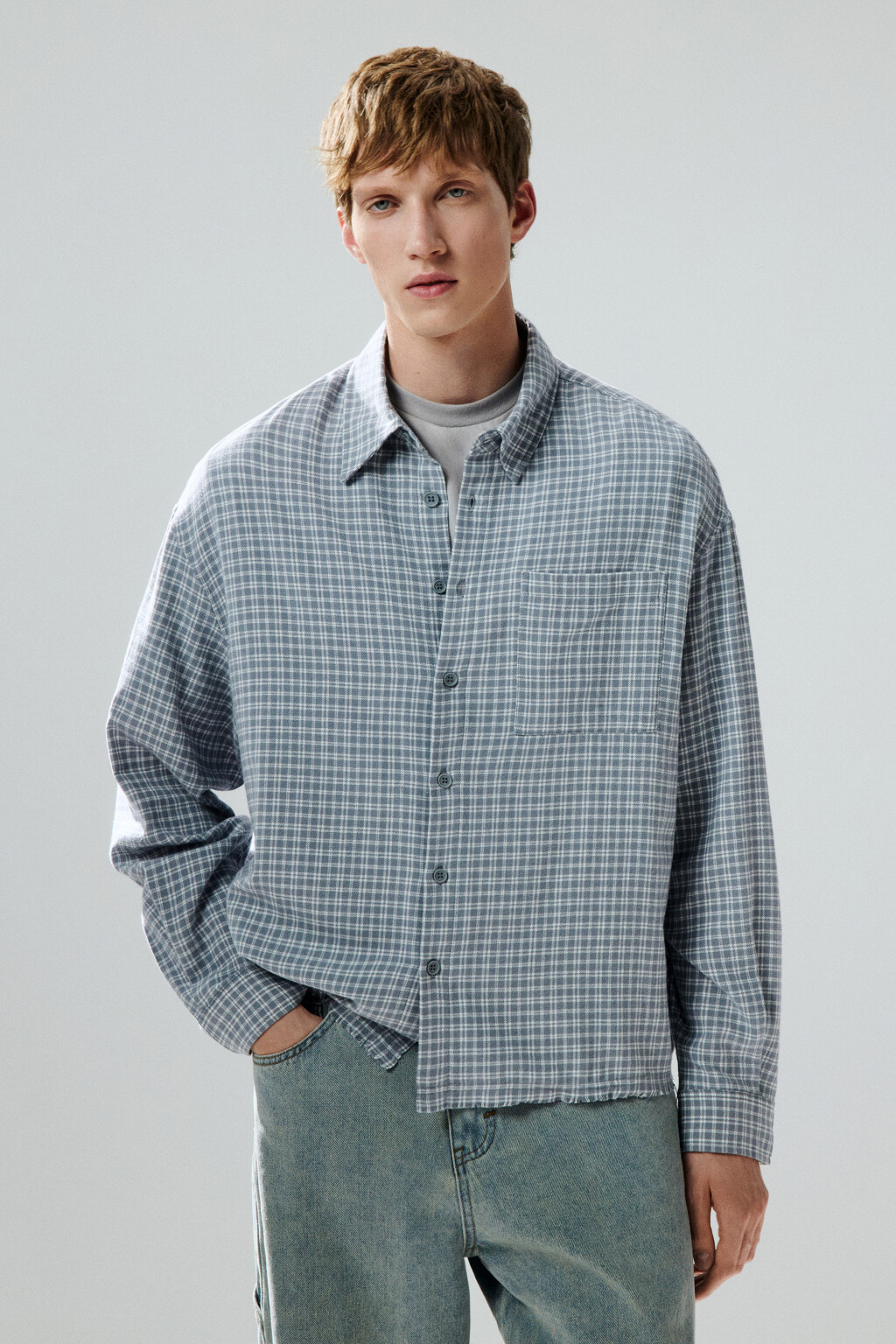 Рубашка в клетку с открытыми срезами - цвет серый - 2