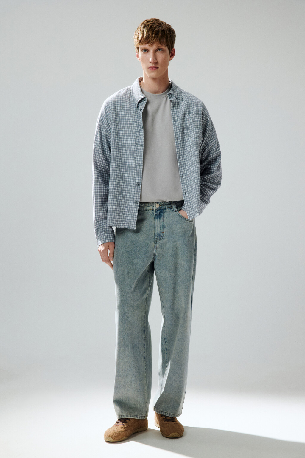 Рубашка в клетку с открытыми срезами - цвет серый - 4