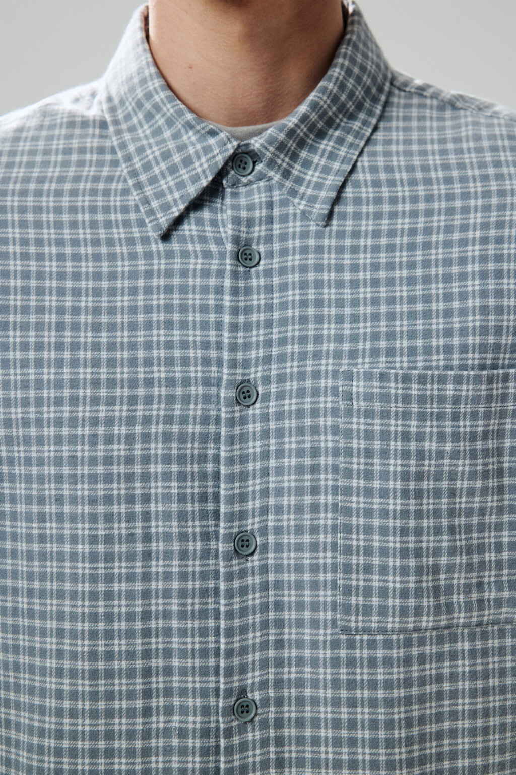 Рубашка в клетку с открытыми срезами - цвет серый - 5