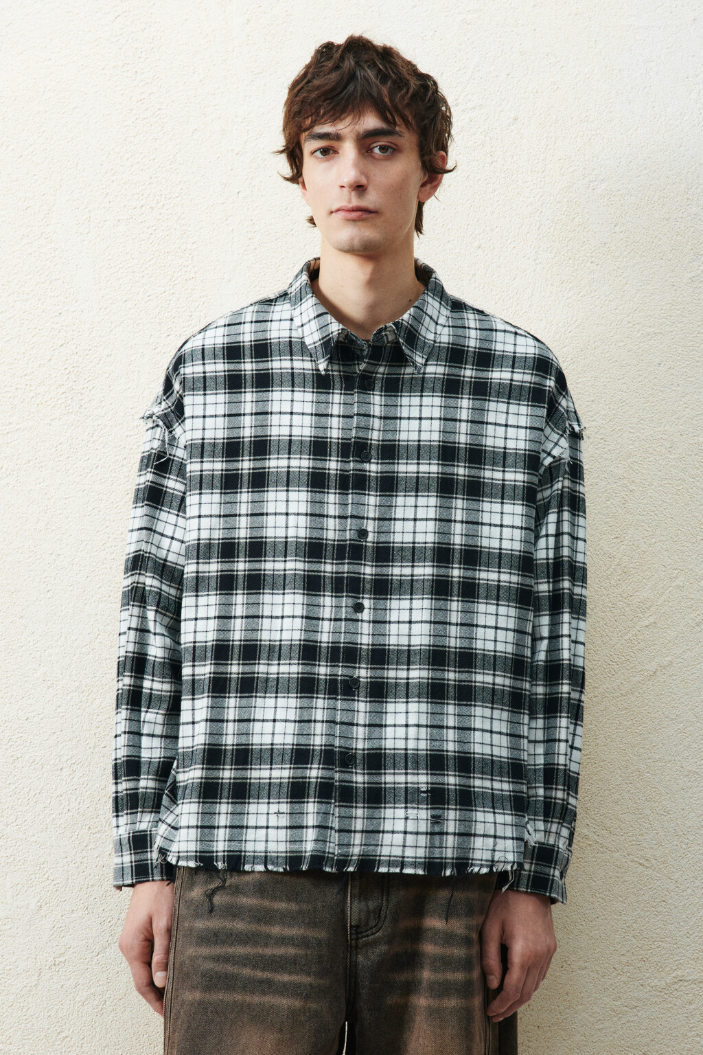 Рубашка в клетку с открытыми срезами - цвет черный - 2