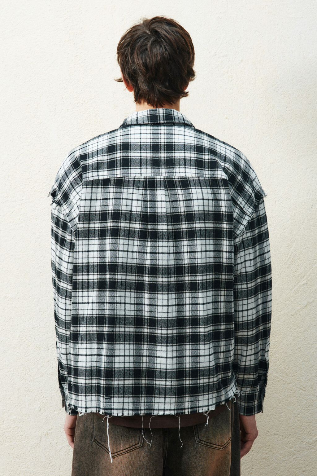 Рубашка в клетку с открытыми срезами - цвет черный - 3