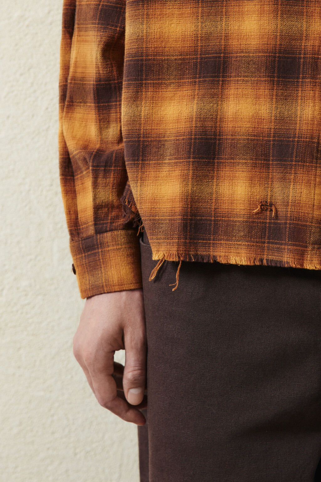 Рубашка в клетку с открытыми срезами - цвет мультиколор - 5