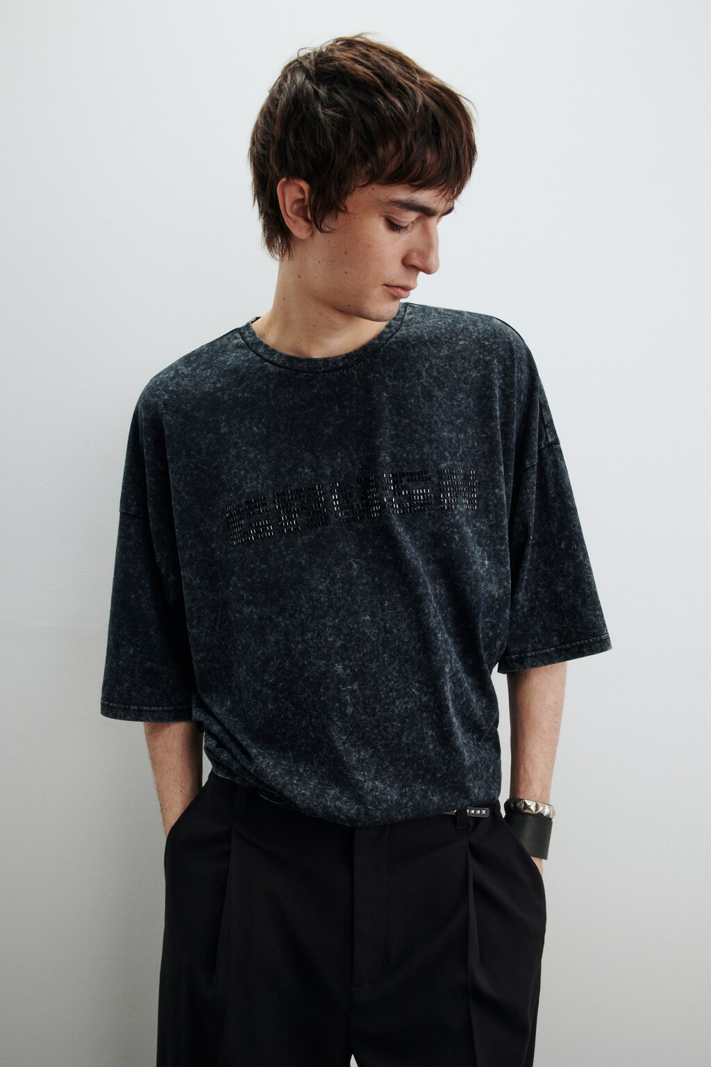 Футболка с вареным эффектом и надписью - цвет черный - 1