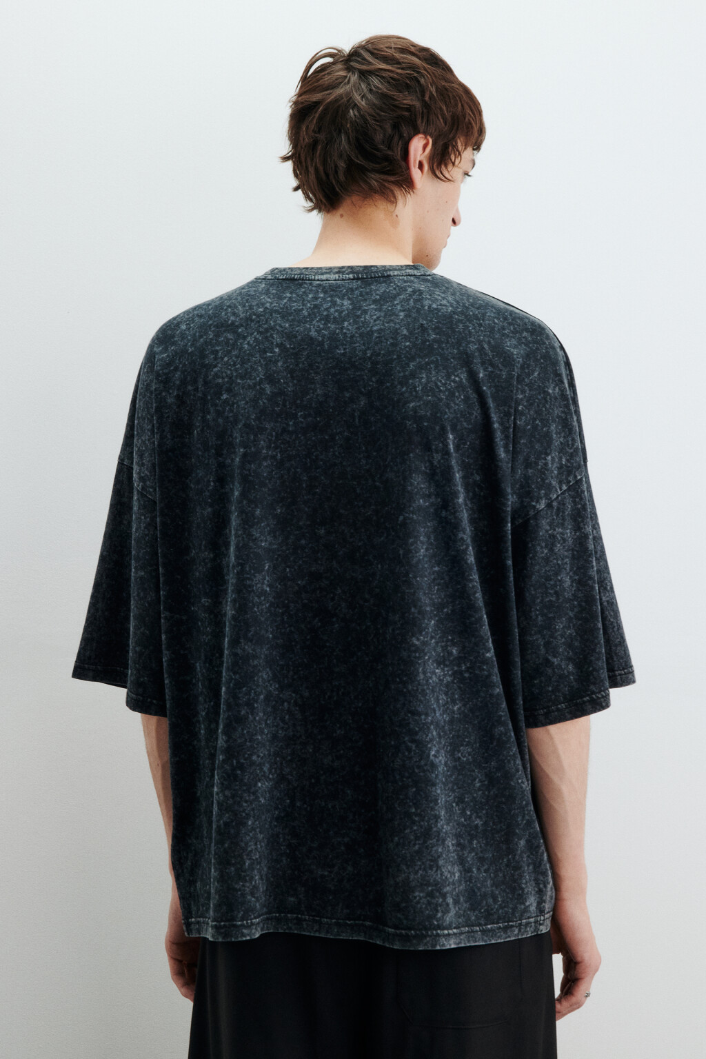 Футболка с вареным эффектом и надписью - цвет черный - 3