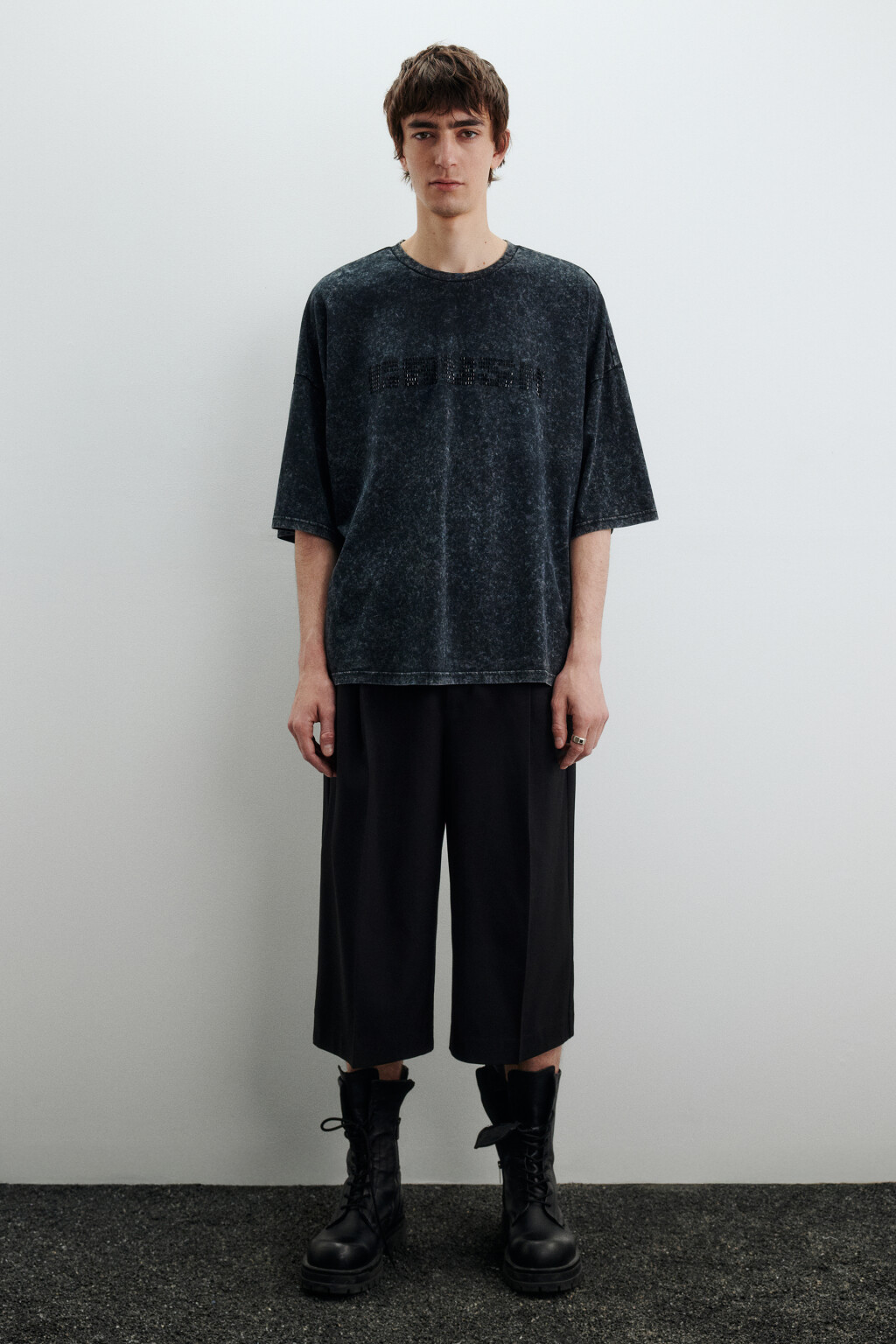 Футболка с вареным эффектом и надписью - цвет черный - 6